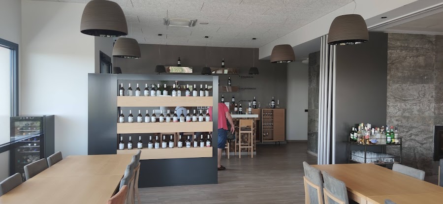 Bodegas Y Viñedos Valderiz