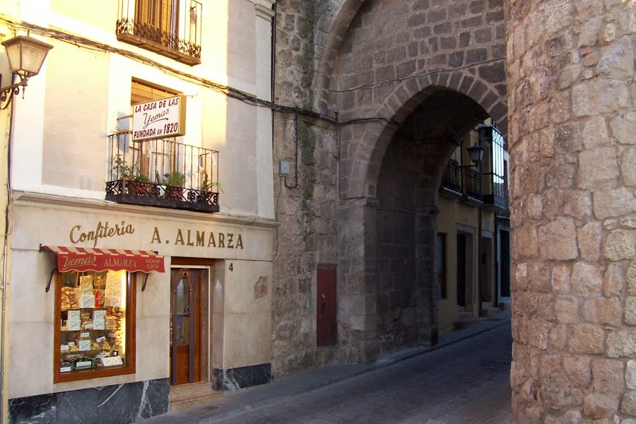 Pastelería Confitería Yemas Almarza