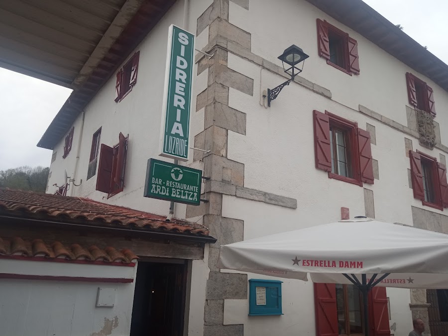 SIDRERÍA y HOSTAL ARDI BELTZA,Valcarlos