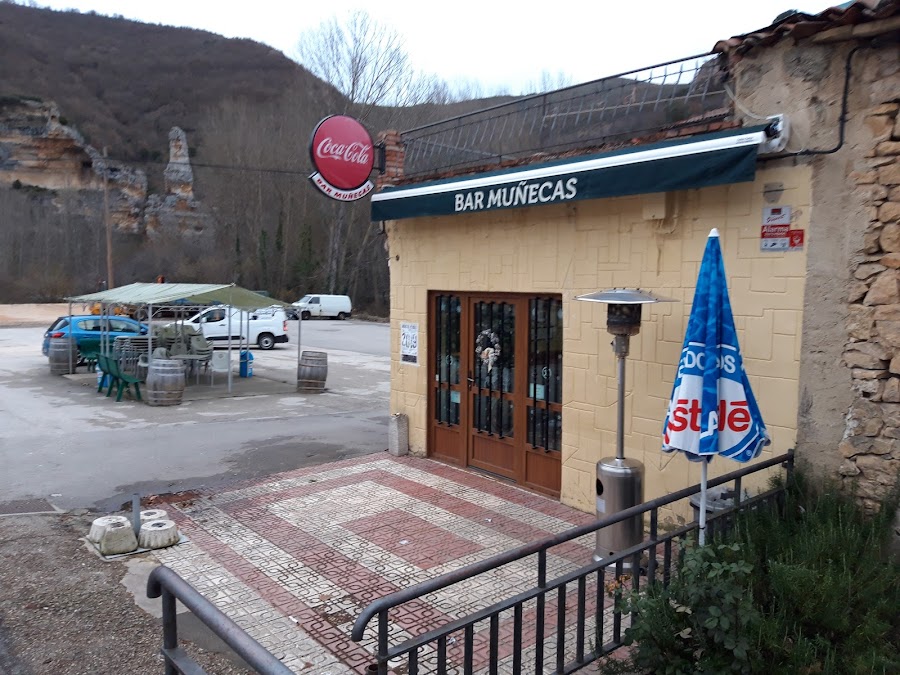 Bar Muñecas