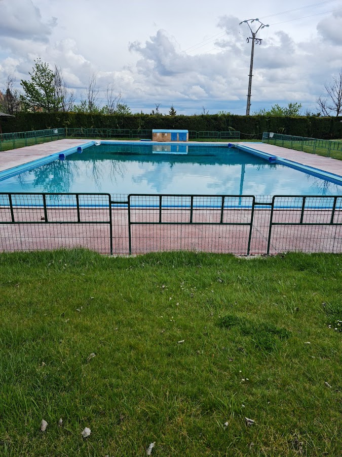 Bar y Piscinas Municipales de Roa