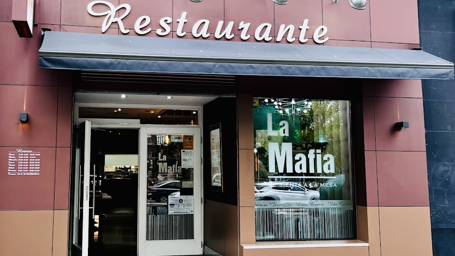 La Mafia se sienta a la mesa