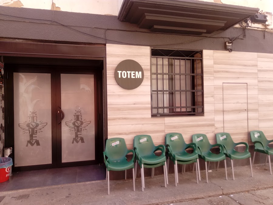 Pub Totem