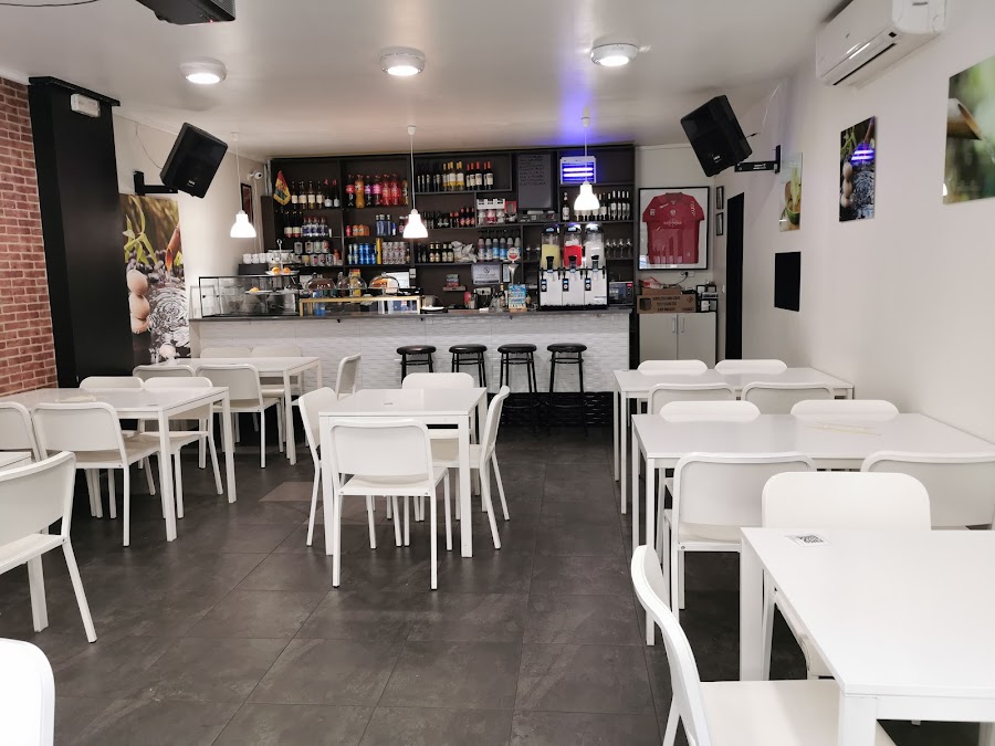 Restaurante Salteñería Ebenezer - Cocina Boliviana