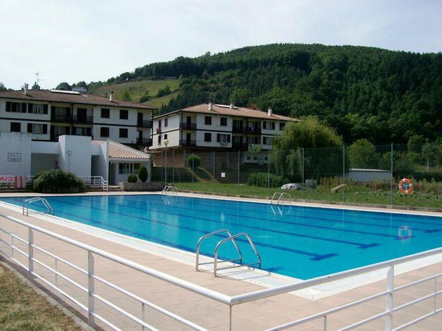 Sunbillako Igerilekuak Piscina Pública Municipal de Sumbilla.